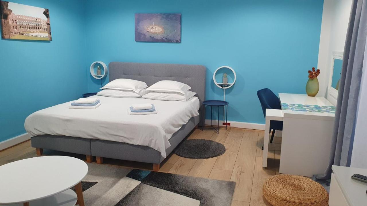 Holiday Home Blue Door In Pula Luaran gambar